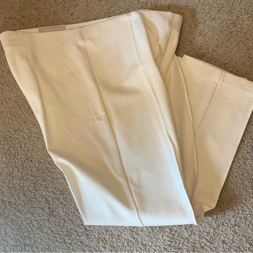 Chico’s size 3.5 (size 18 equivalent) Juliet so slimming pants in ecru.